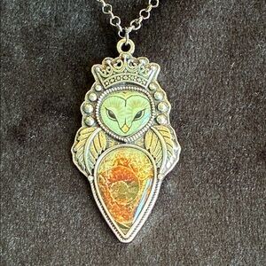 NWT Victorian revival style Owl Queen necklace in silvertone mystical Gothic